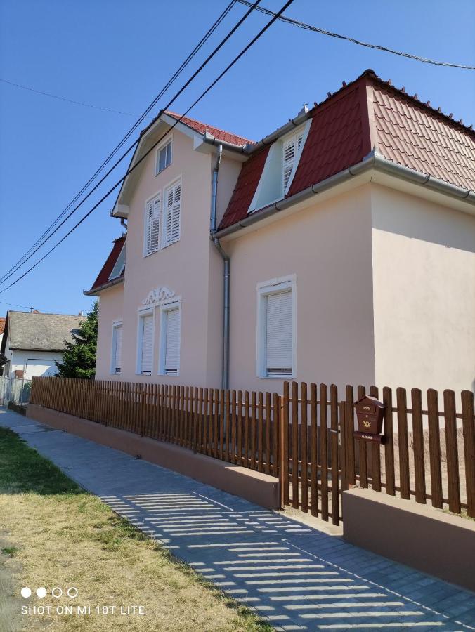 Villa Napsugar Balatonlelle Buitenkant foto